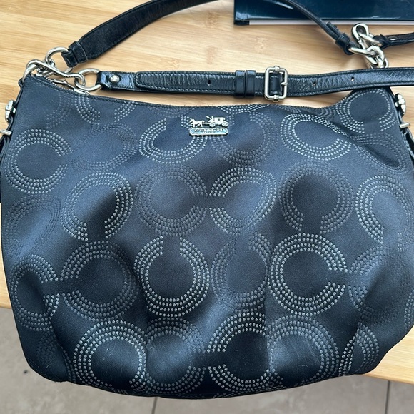 🤩Beautiful Black Coach purse with blue interior! Removable shoulder strap! - Picture 1 of 4